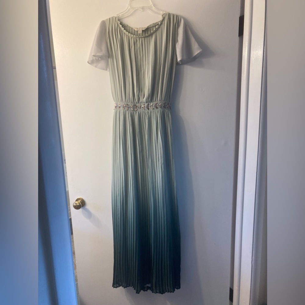 Lauren Conrad Runway dress in ombré, sea green to jade size 10 with Sleeves!